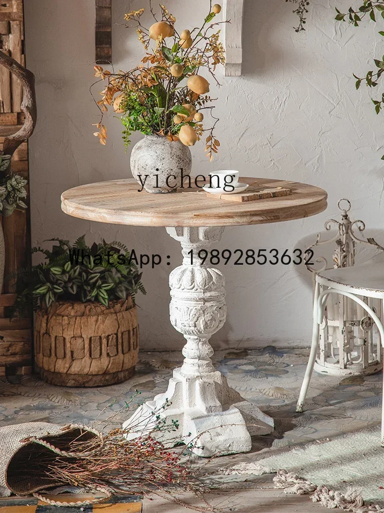 Photography Website - โต๊ะกลมเล็กสีแดงสำหรับตกแต่งบ้าน ร้านกาแฟ บีแอนด์บี งานแต่งงาน ถ่ายภาพสไตล์เรโทร วินเทจ