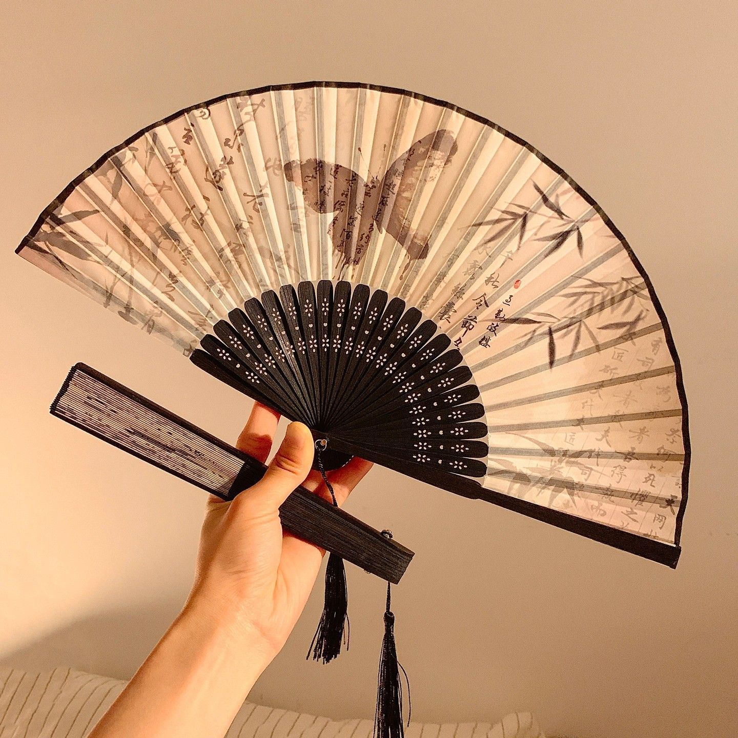 พัดพับลายหมึกจีนโบราณ สลักชื่อ - Photography Logo บทวิจารณ์และราคา